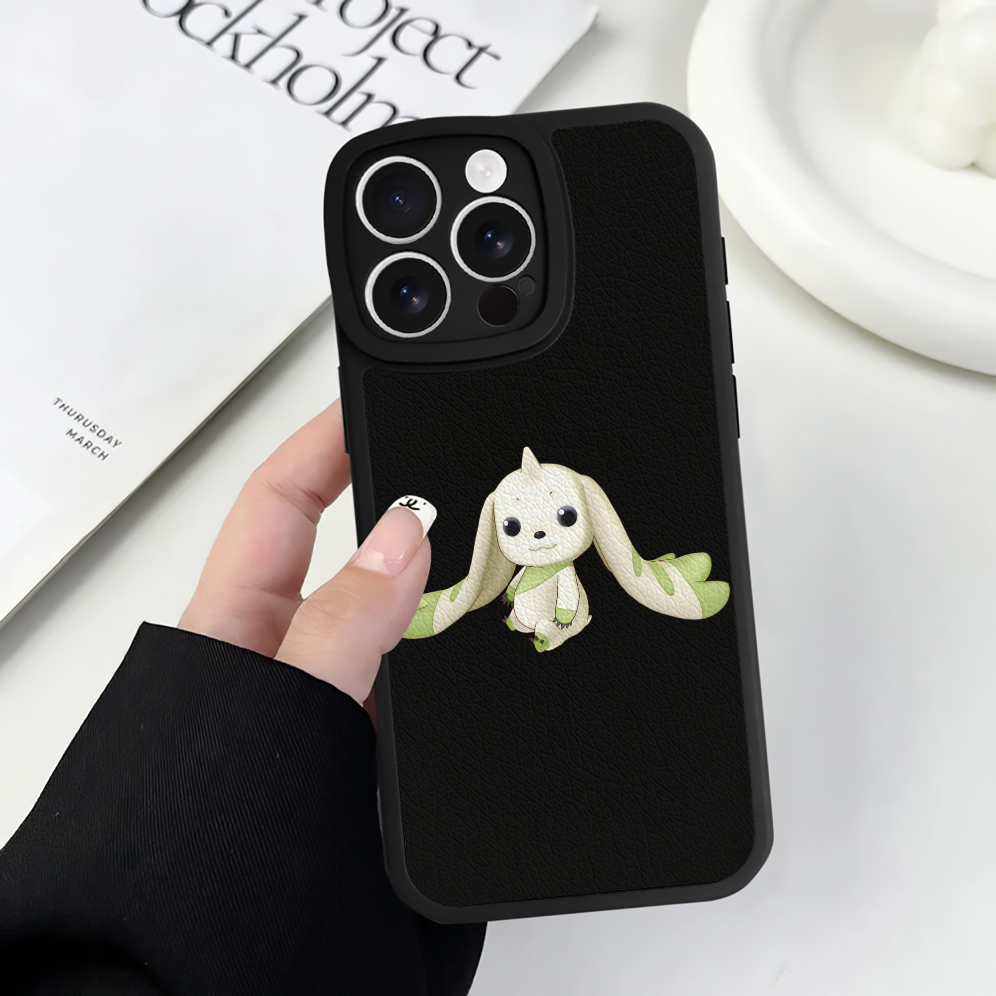 （画像用） Digimon デジタルモンスター/デジモン 【iPhone 16シリーズ対応】シリコンスマホケース（レザー調） 材質：シリコン